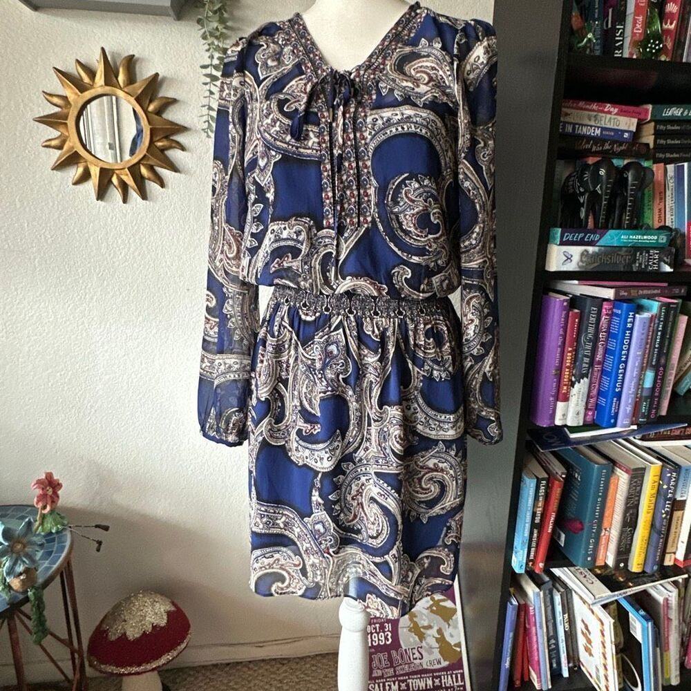 White House black market Size 4 blue black sheer dress